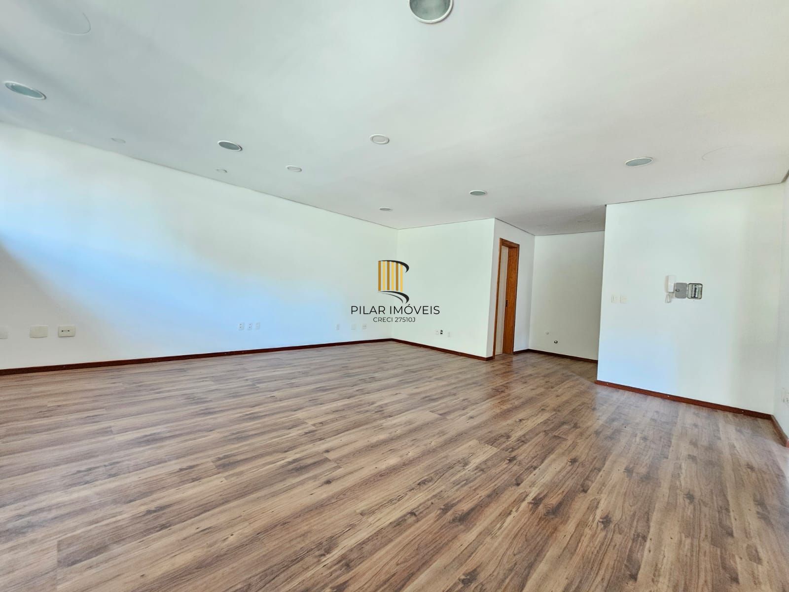 Sala comercial na Quintino Bocaiúva