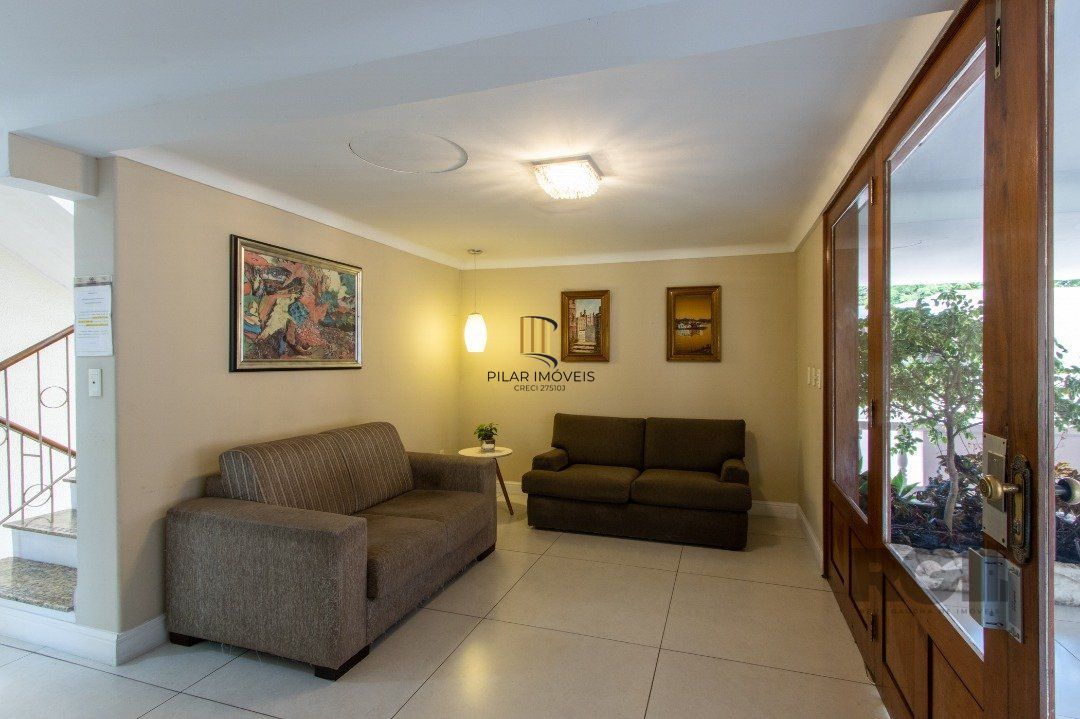 Apartamento, 2 dormitórios, bairro Cristal.