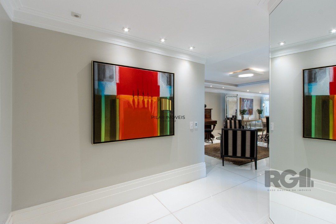 Casa em condominio, mobiliada com 741m² privativos , com 3 suítes- master