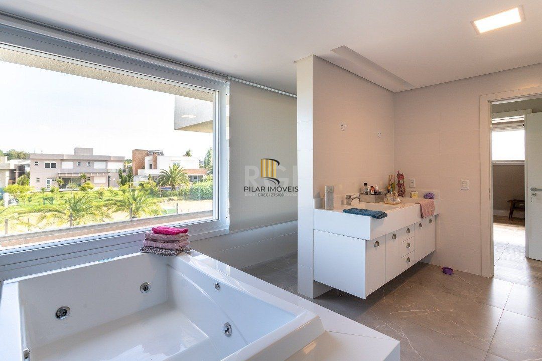 Casa Condominio para Venda - 380m², 3 dormitórios, sendo 3 suites, 6 vagas - Terra Ville