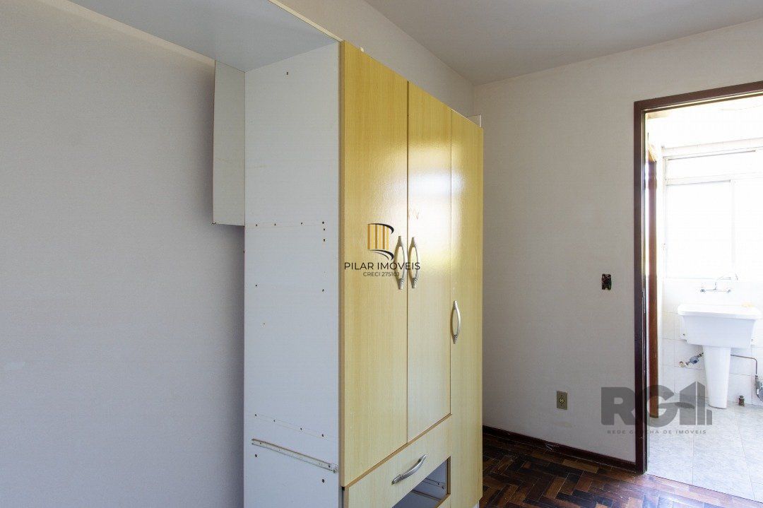 Apartamento, 2 dormitórios, bairro Cristal.