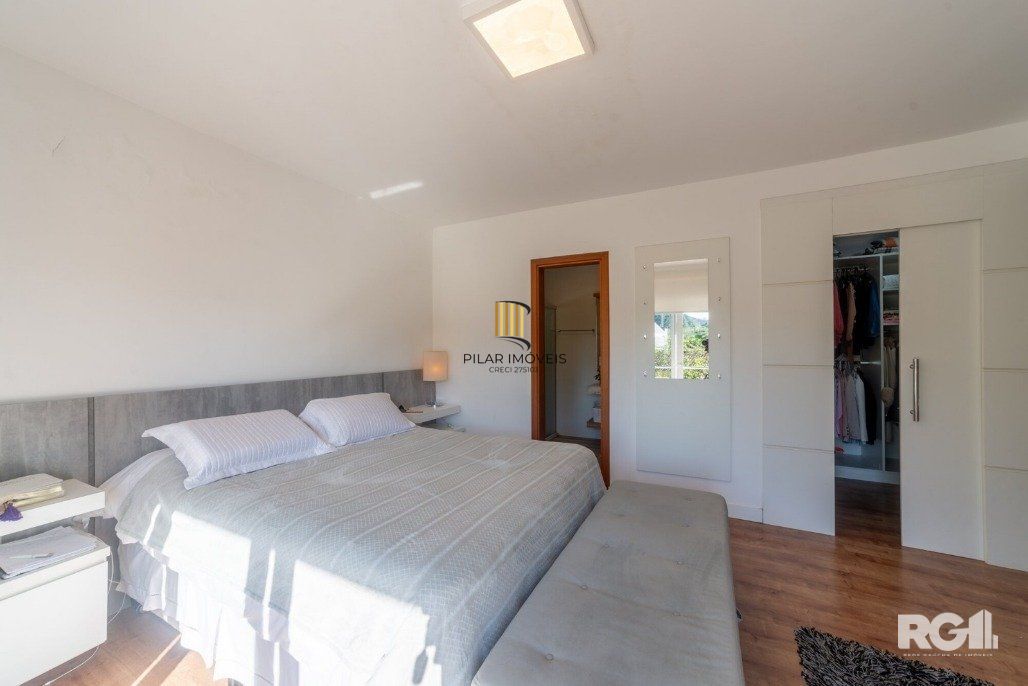 Casa, totalmente mobiliada, 3 dormitórios, 1 uma suíte com closet e sacada