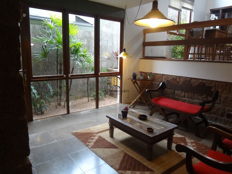 Casa para Venda - 268m², 3 dormitórios, sendo 1 suites, Jardim Isabel