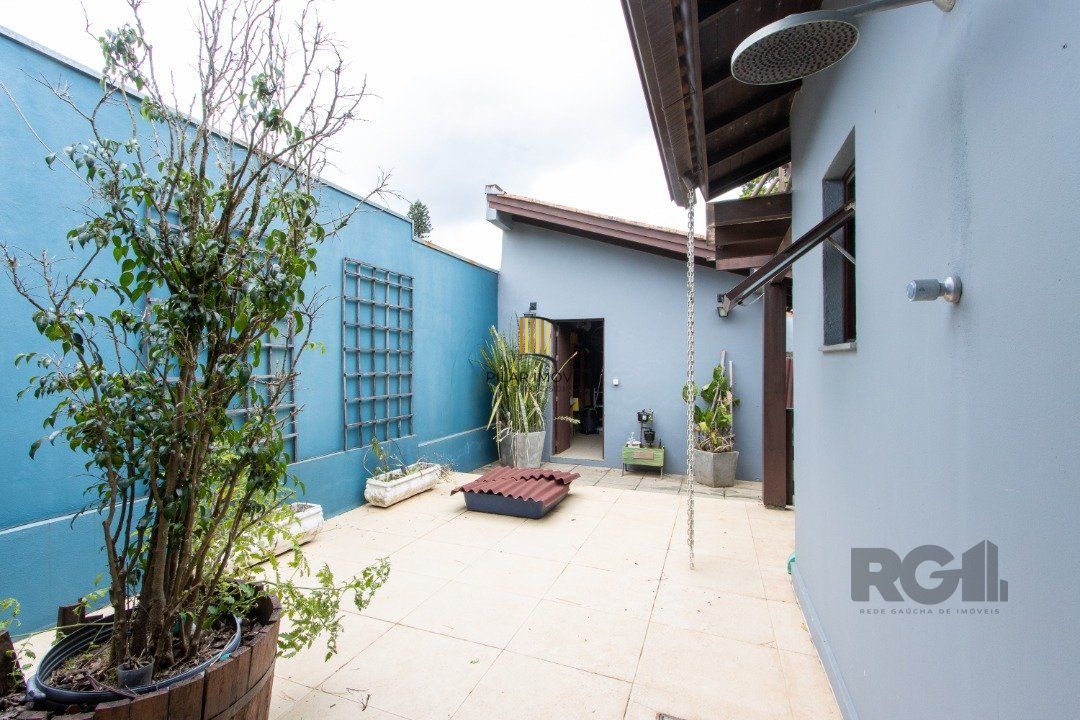 Casa 3 dormitórios no bairro Hípica
