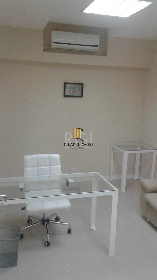 Com uma área privativa de 77.9m² e área total de 110.3m², essa sala é perfeita