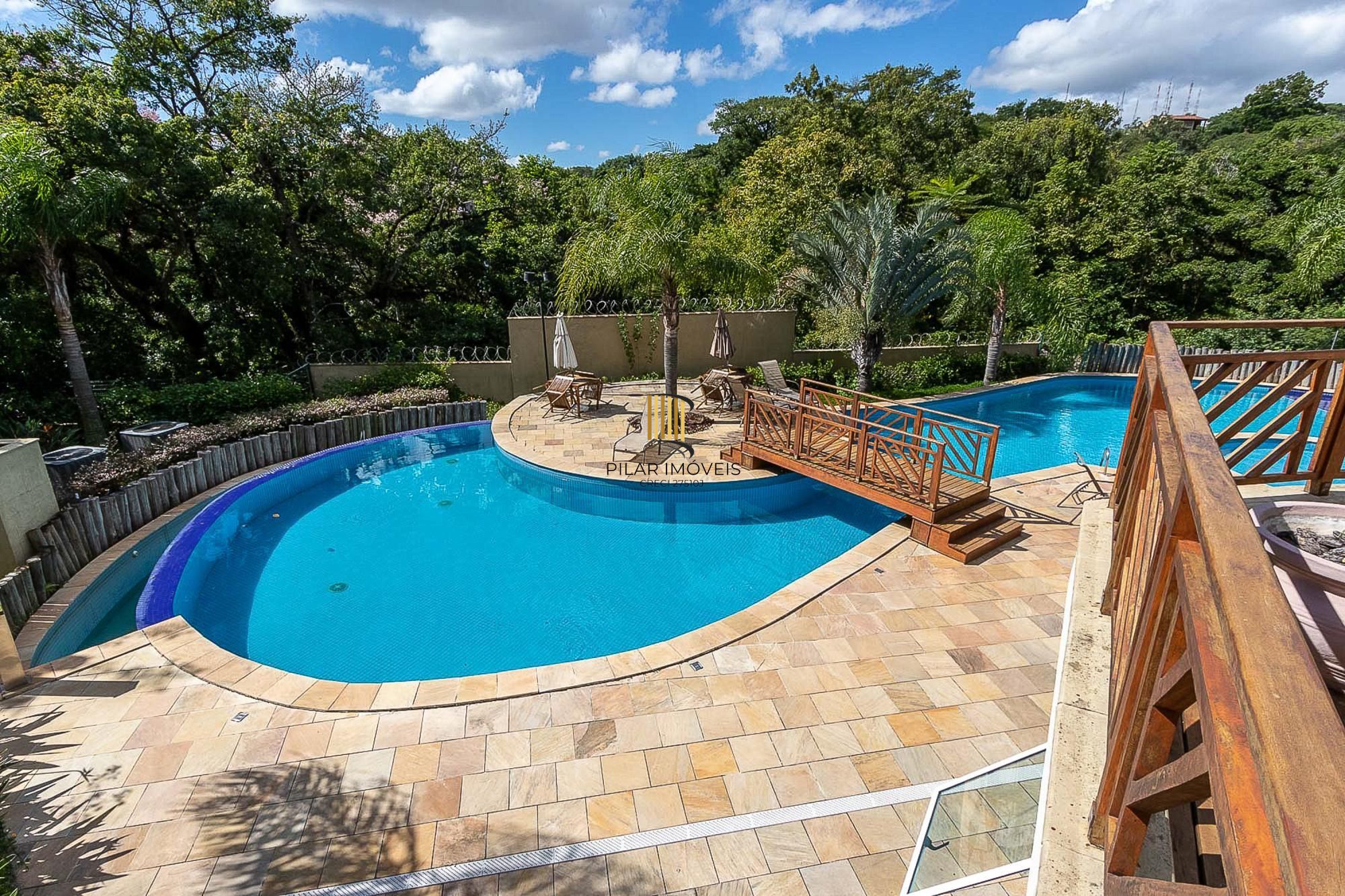 Casa condomínio | 3 dormitórios | 1 Suíte | 240,82 Privativos | 2 Vagas | Bairro Teresópolis