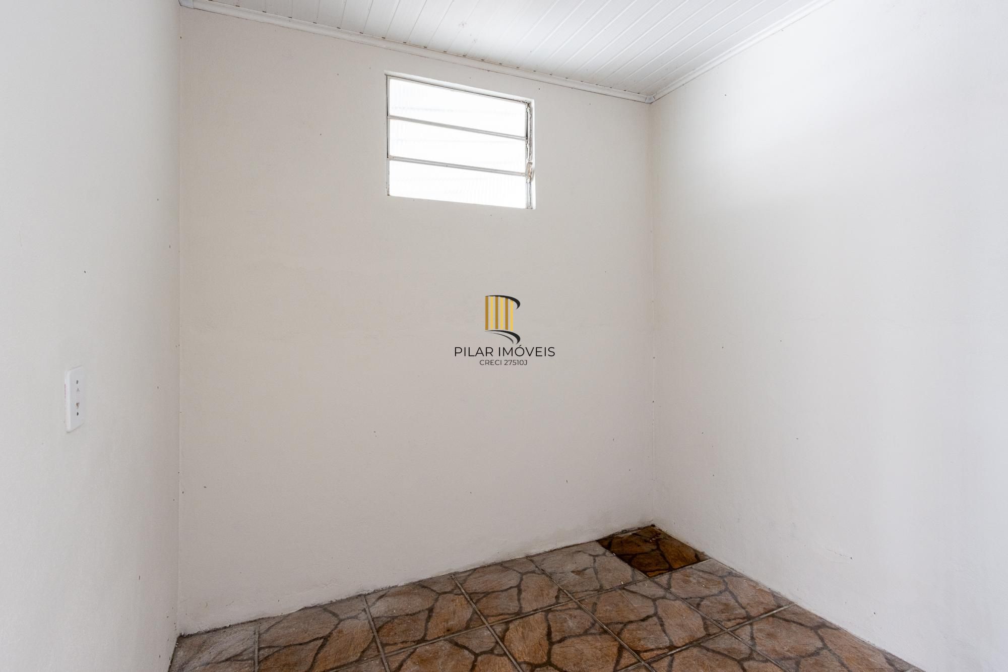 Casa (sobrado), 2 dormitórios, pátio - Bairro Hípica