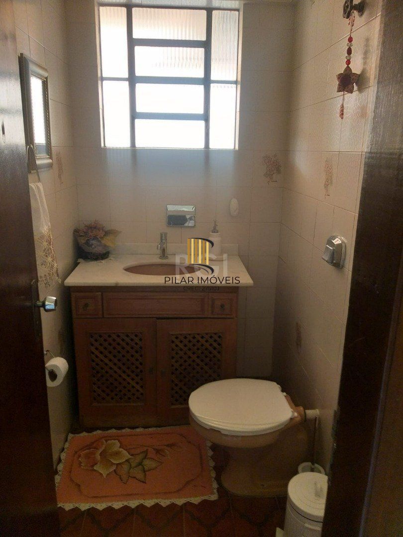Casa para Venda - 347m², 5 dormitórios, sendo 2 suites, 2 vagas - Tristeza