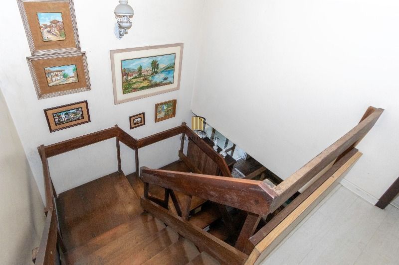Casa para Venda - 420m², 5 dormitórios, sendo 2 suites, 6 vagas - Nonoai