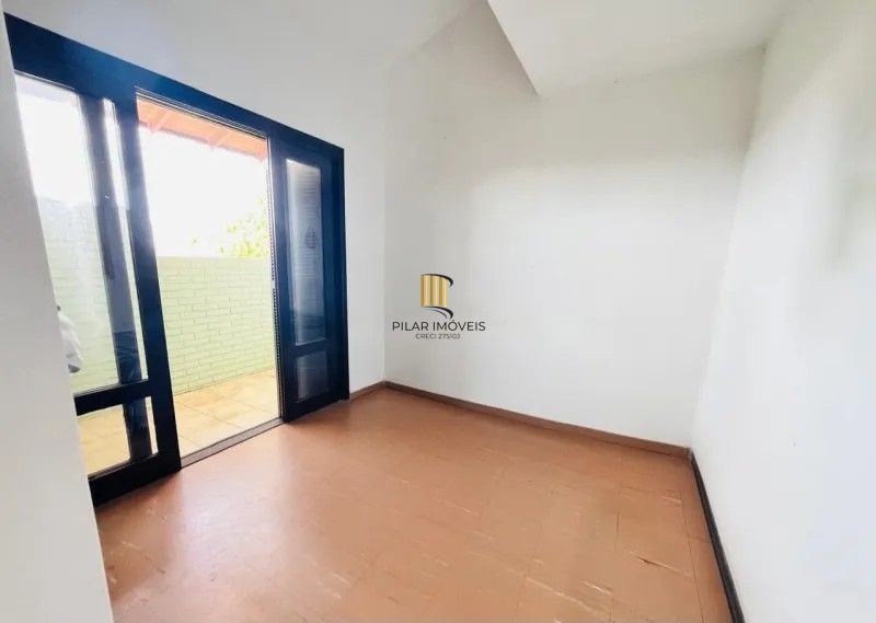 Casa 7 dormitórios no bairro Litoral