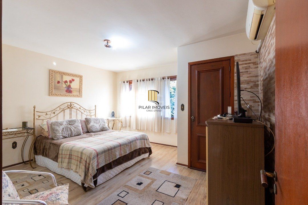 Casa com piscina para Venda , 4 quartos, sendo 1 suite, 3 vagas