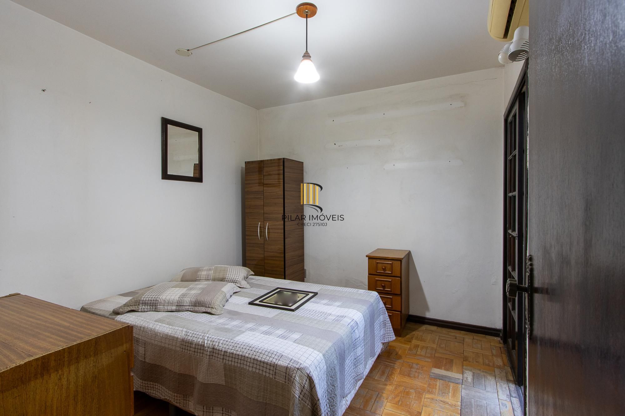 Casa 4 dormitórios no bairro Vila Nova