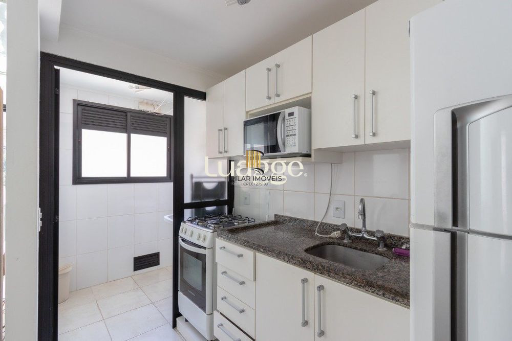 Apartamento de 02 dormitórios com garagem