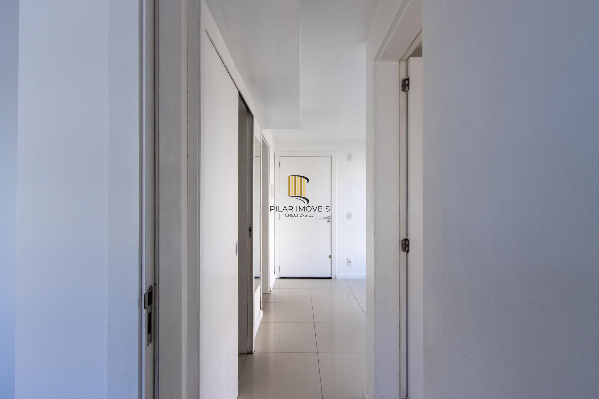 Apartamento térreo desocupado com  2 dormitórios I bairro Hipica