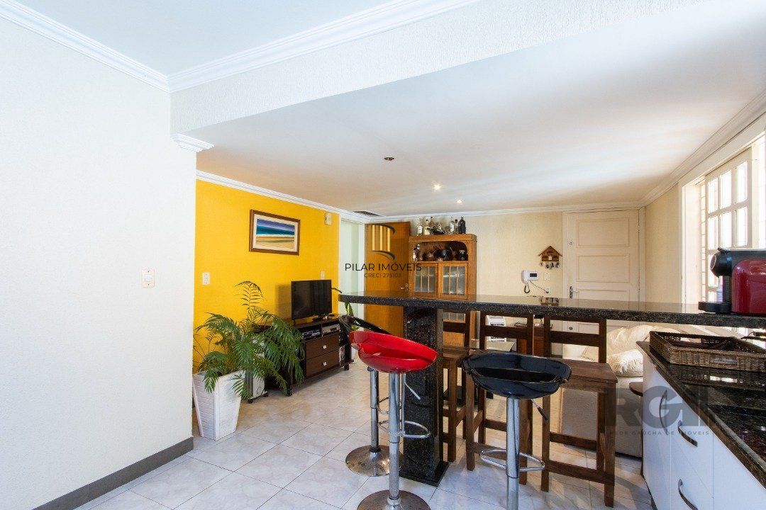 Casa para Venda - 254m², 4 dormitórios, sendo 3 suites, 5 vagas - Espirito Santo