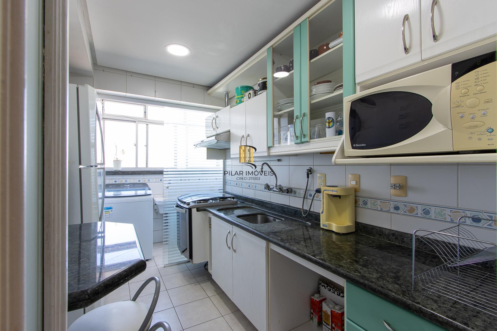 Cobertura com 2 dormitórios, incluindo 1 suíte.