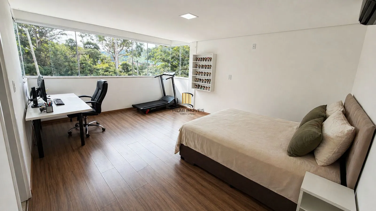 CASA TOTALMENTE MOBILIADA, 3 SUITE, 3 VAGAS - BAIRRO HIPICA