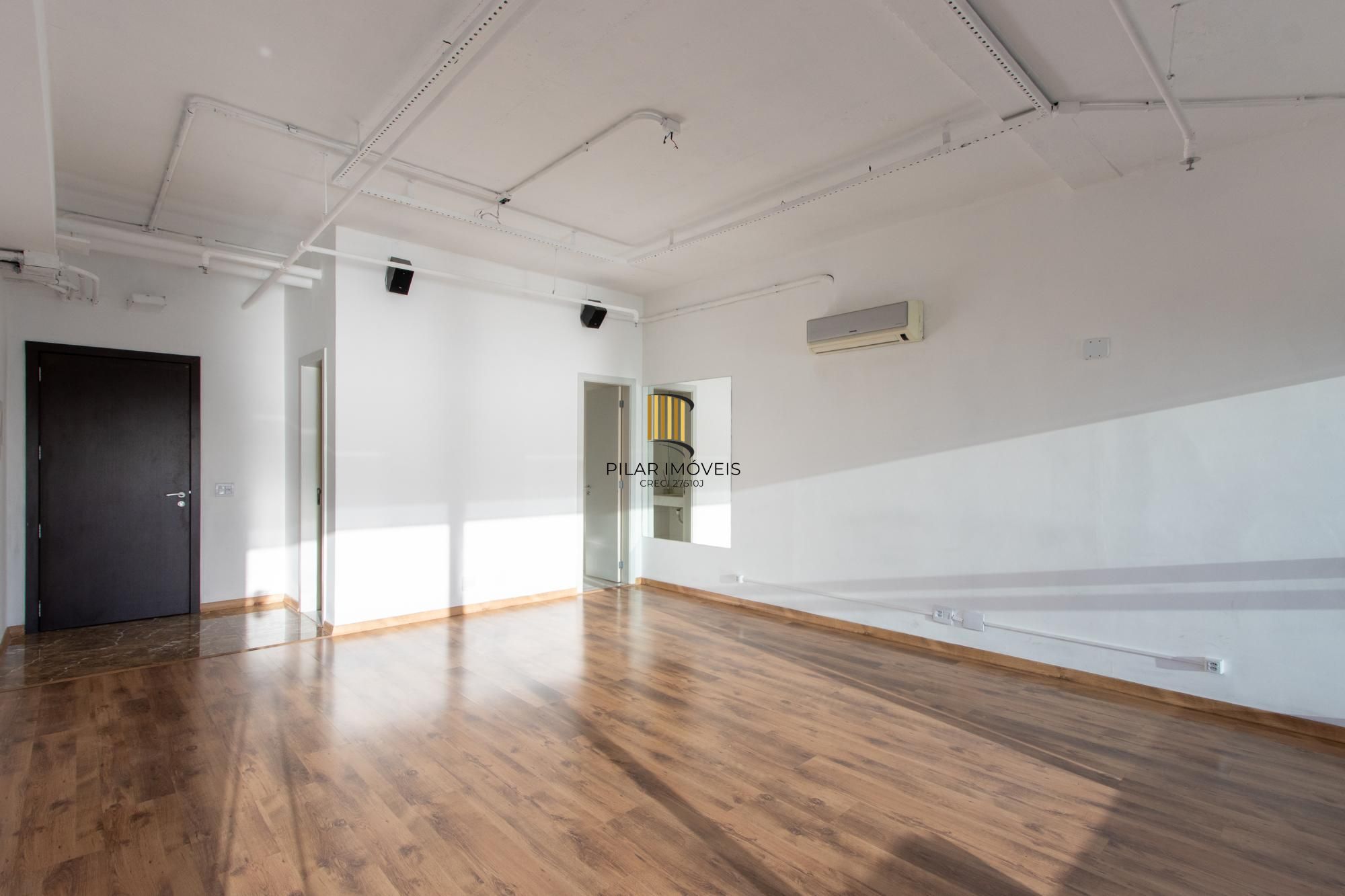 Sala Comercial no Ed. Cristal Tower  junto ao Barra Shopping no Bairro Cristal