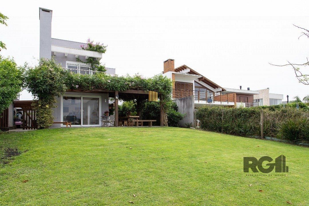 Casa de Condomínio 3 dormitórios no bairro Belém Novo