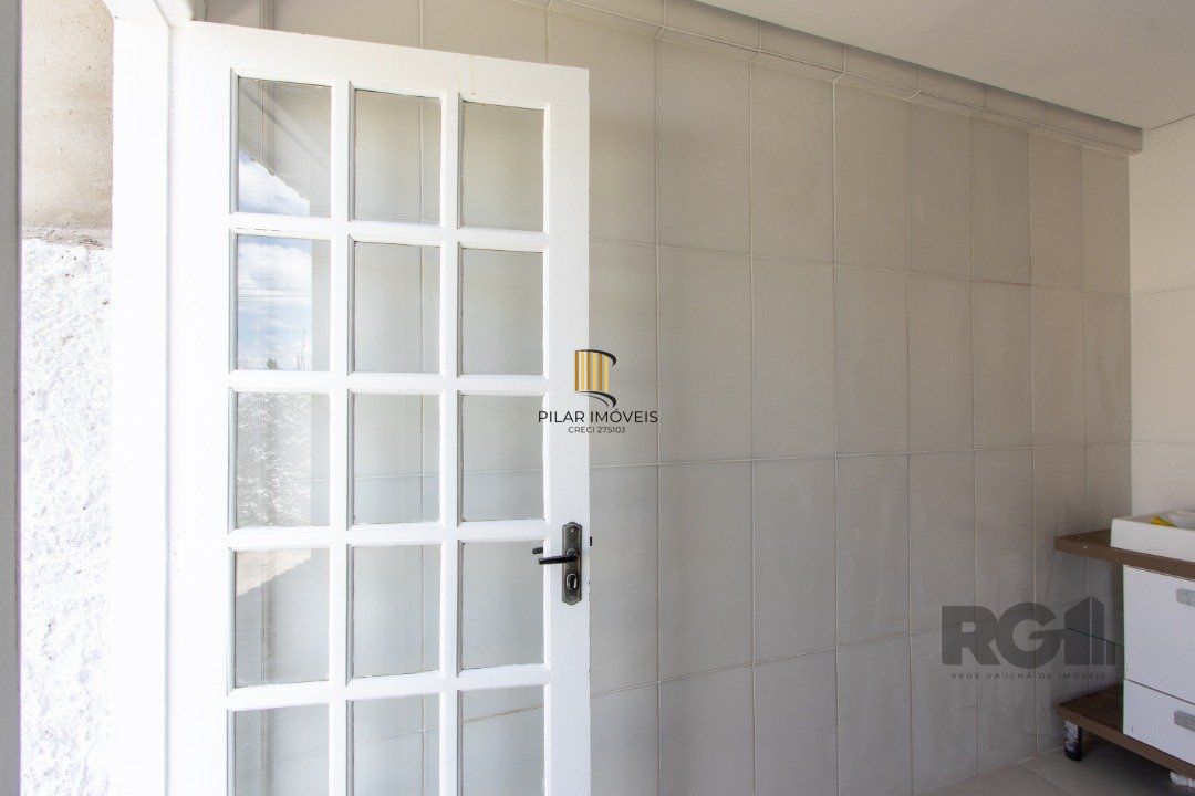 Casa  no Bairro Hípica, 100% reformada, 2 dormitórios, 1 vaga de garagem.