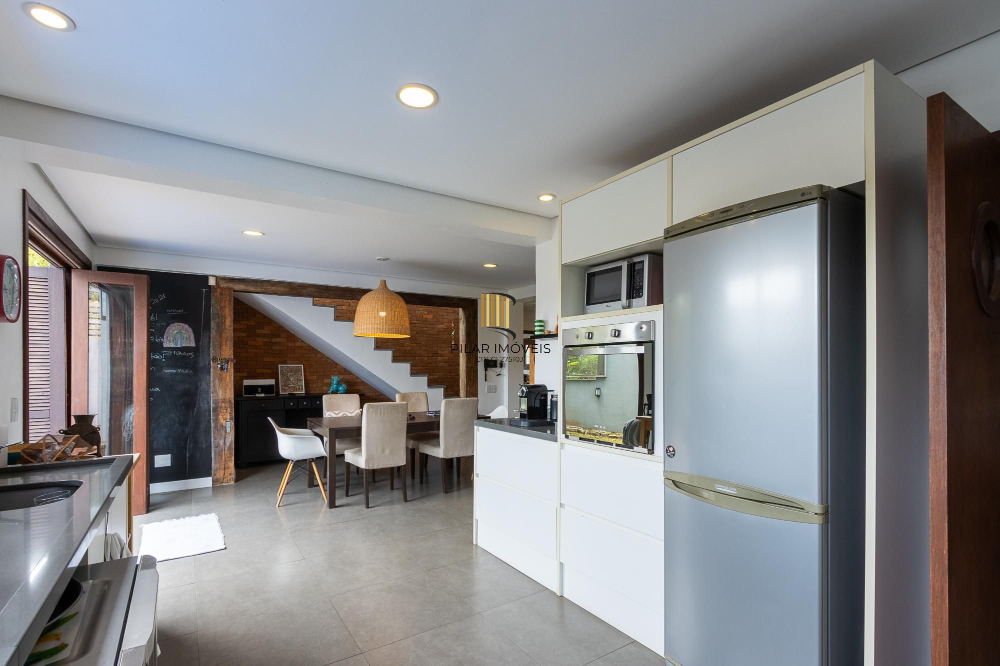 Casa com 6 quartos à venda  bairro Espírito Santo, Porto Alegre.