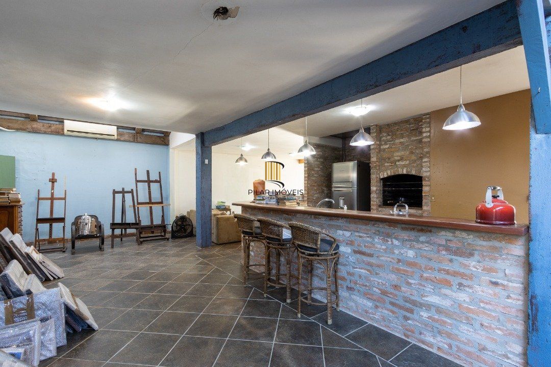 Casa para Venda - 244m², 3 dormitórios, sendo 1 suites, 2 vagas - Guarujá