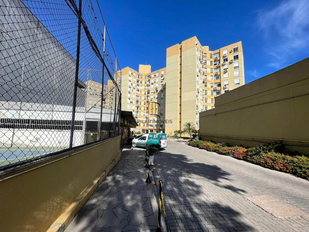 Apartamento 02 dormitórios, 01 banheiro e 01 vaga de garagem, 63,61m² de área privativa no bairro Cristal!