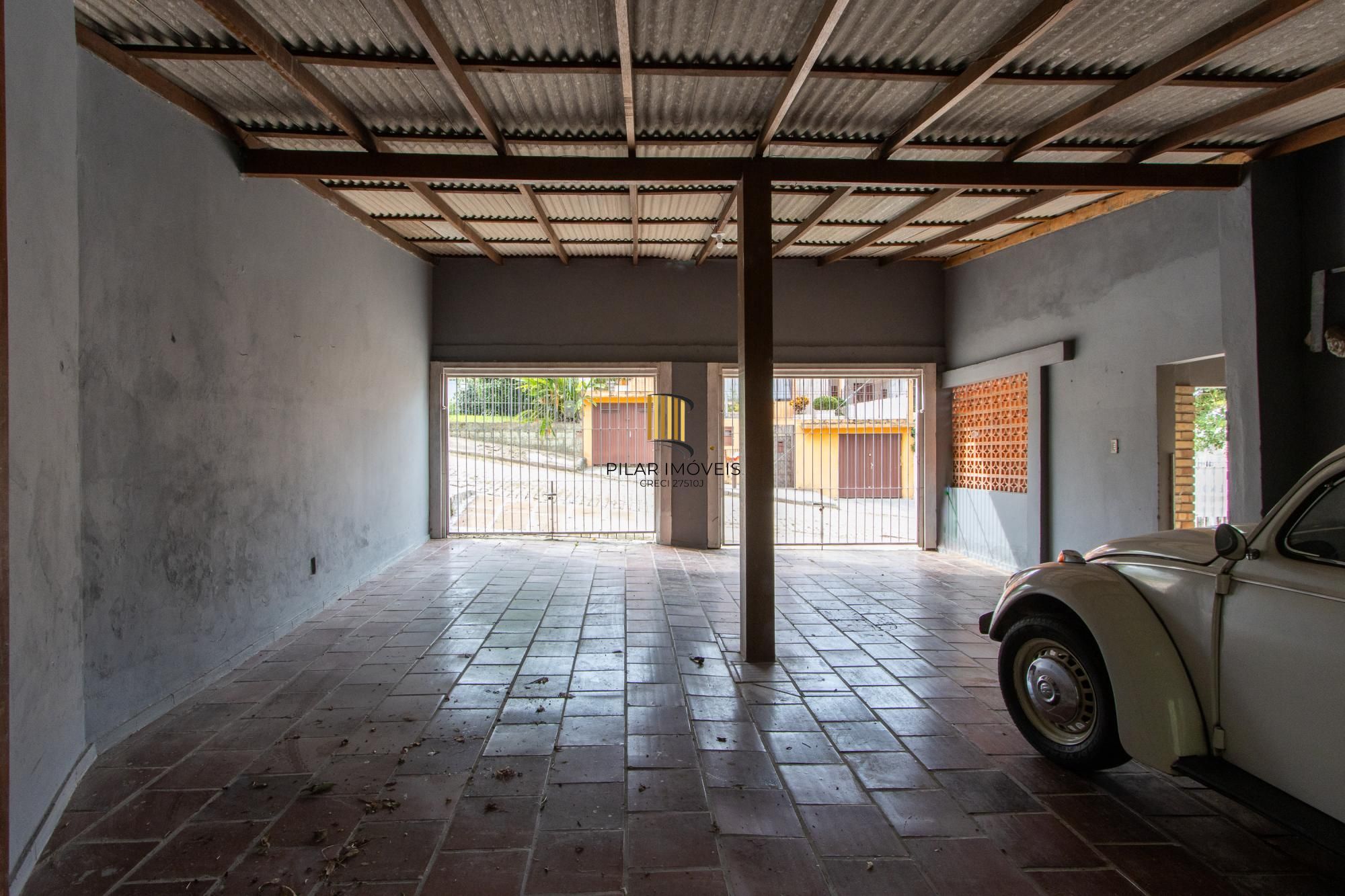Casa para Venda - 235m², 2 dormitórios, 4 vagas - Cavalhada