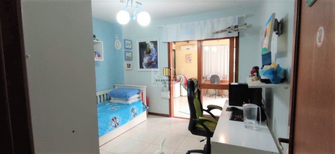 Casa para Venda - 179m², 3 dormitórios, sendo 1 suites, 5 vagas - Hípica
