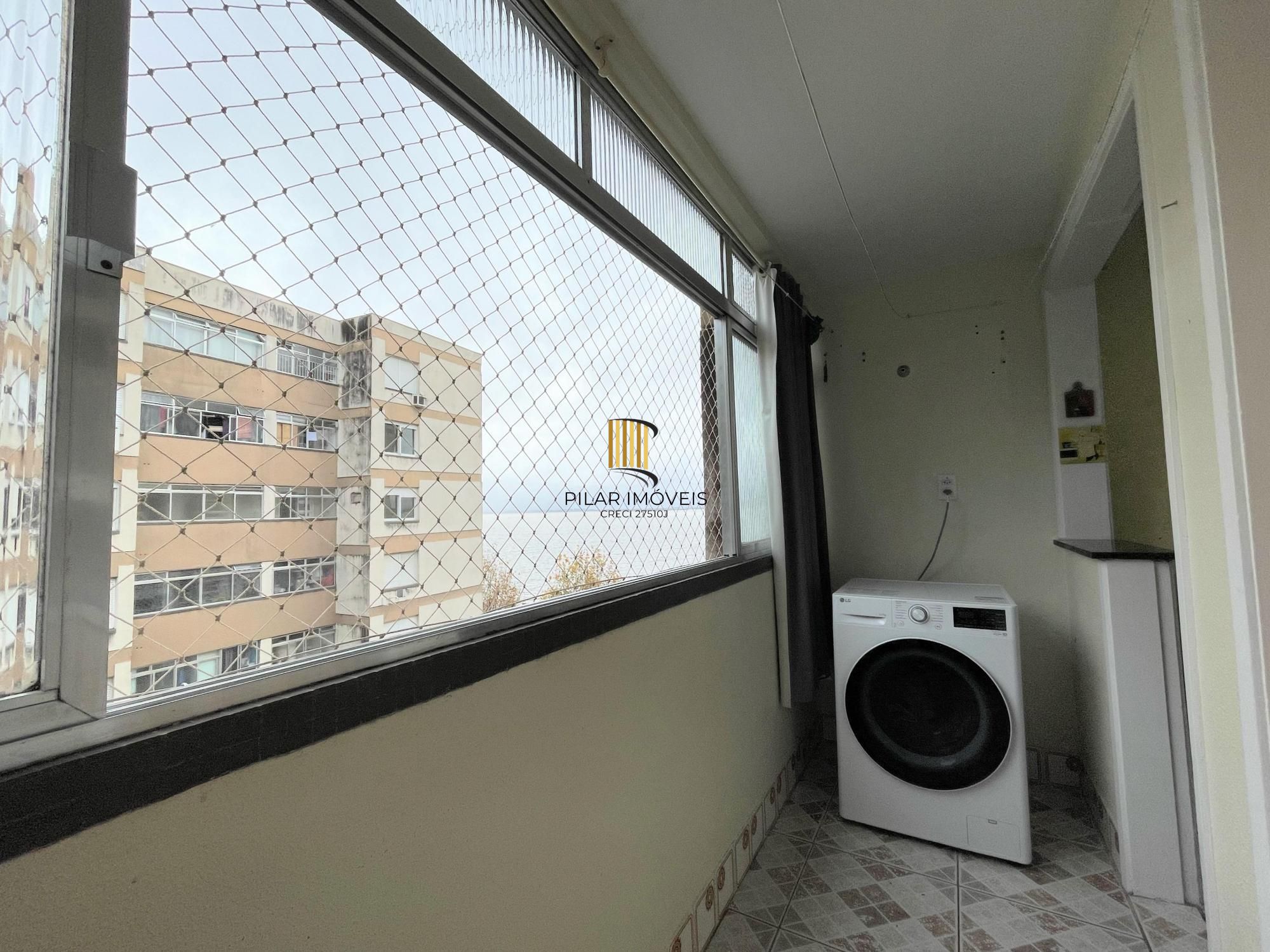 Apartamento com linda vista definida para o Rio Guaíba ? amplo, arejado e com sol da tarde!