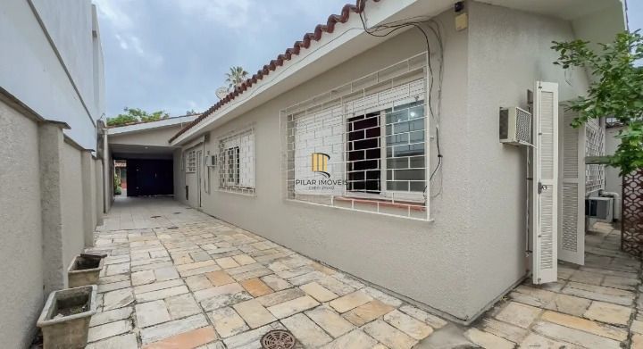 Casa de 3 dormitórios, 1 suíte e 3 vagas de garagem, bairro Ipanema.