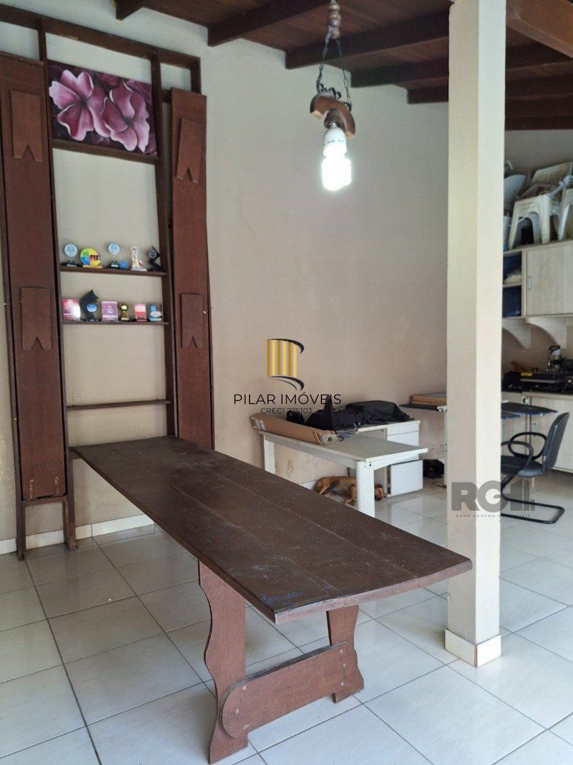 Casa 3 dormitórios no bairro Jardim Algarve