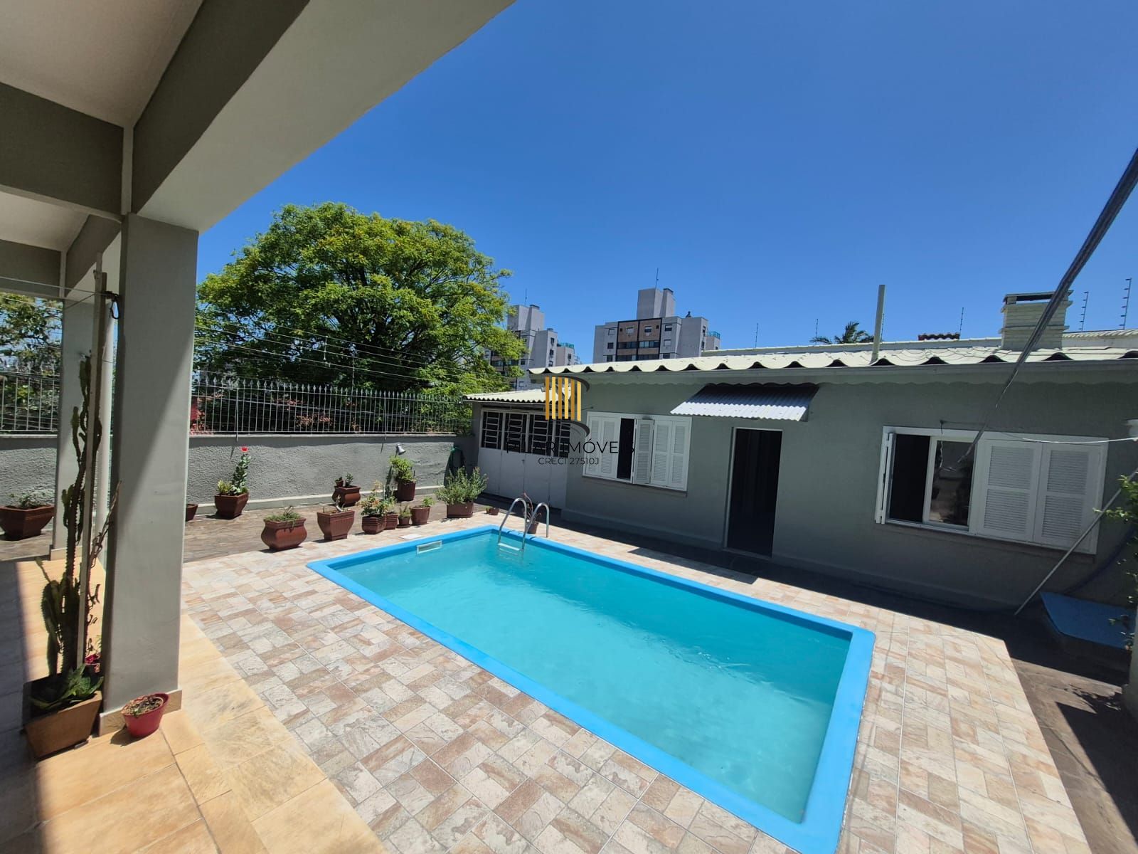 Casa 4 Dormitórios 1 suite 3 banheiros piscina e churasqueira