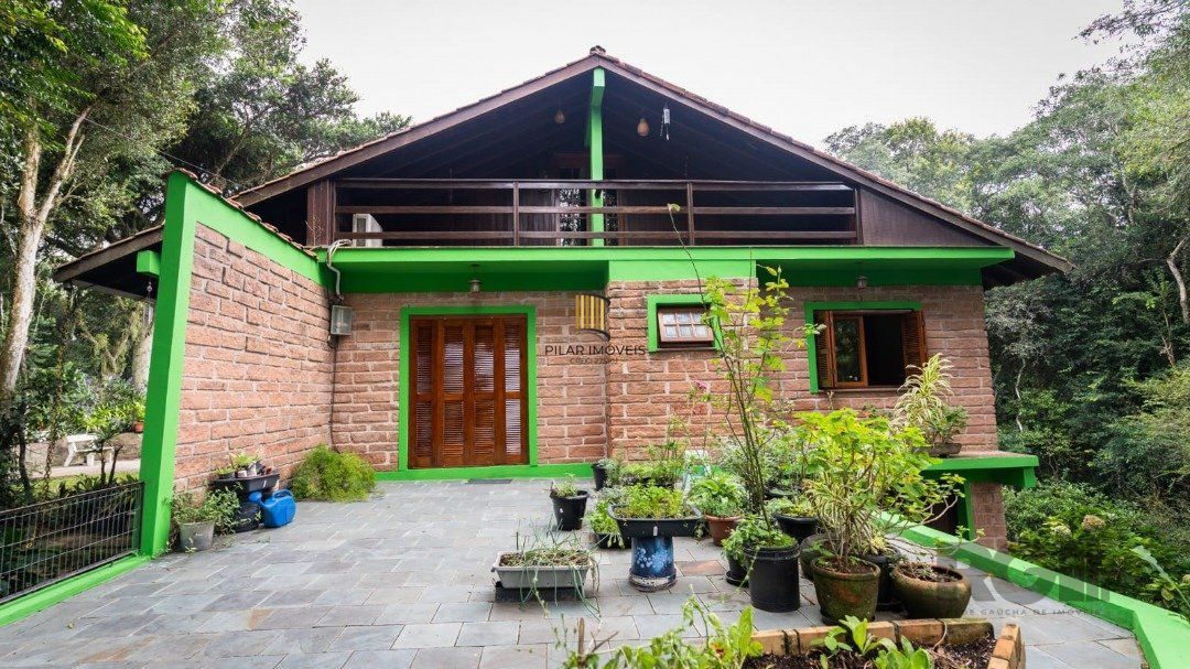 Casa 6 dormitórios no bairro Cascata