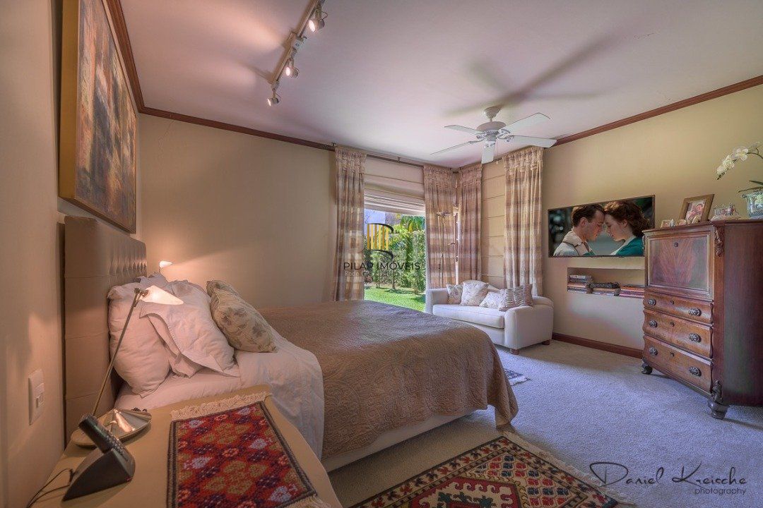 Casa para Venda - 418m², 5 dormitórios, sendo 1 suites, 6 vagas - Tristeza