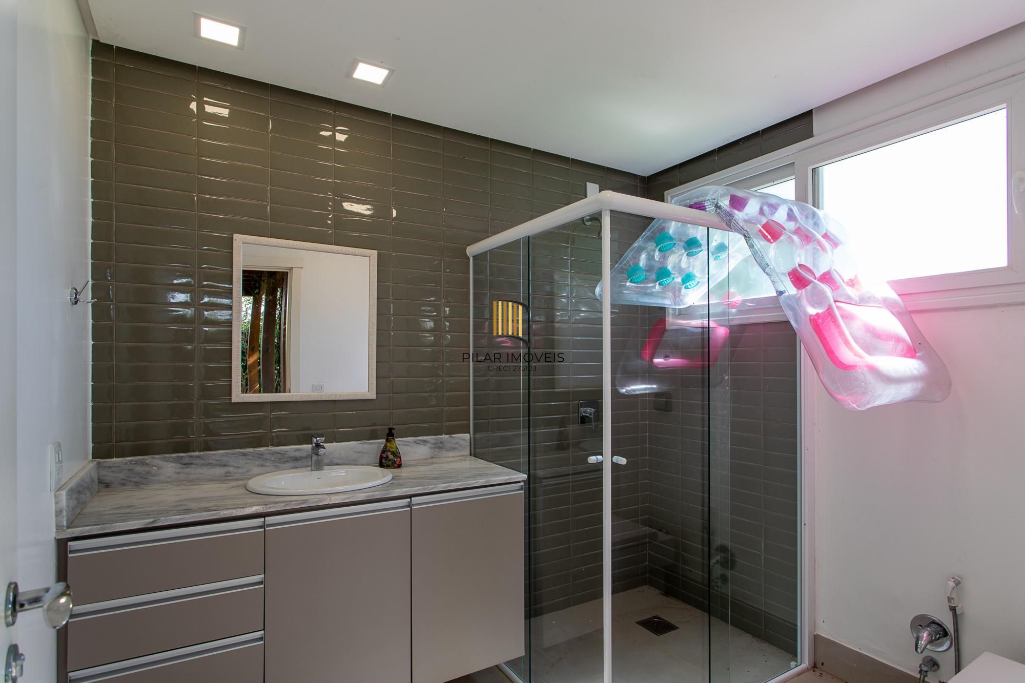 Casa de Condomínio 4 dormitórios no bairro Terraville