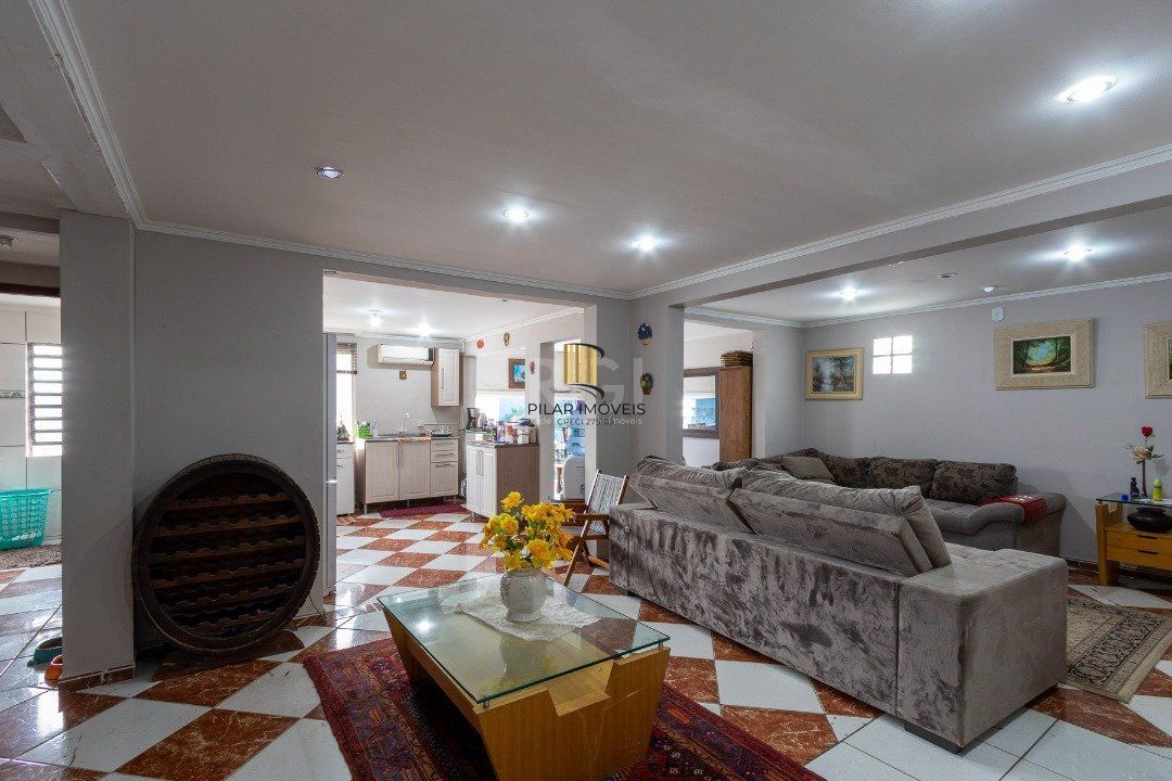 Sobrado para Venda - 300m², 3 dormitórios, sendo 1 suites, 3 vagas - Cavalhada