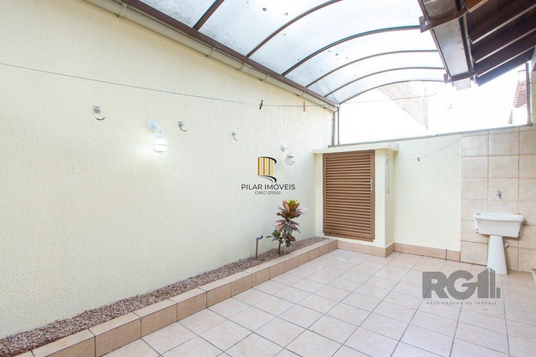 Casa de Condomínio 3 dormitórios no bairro Cavalhada