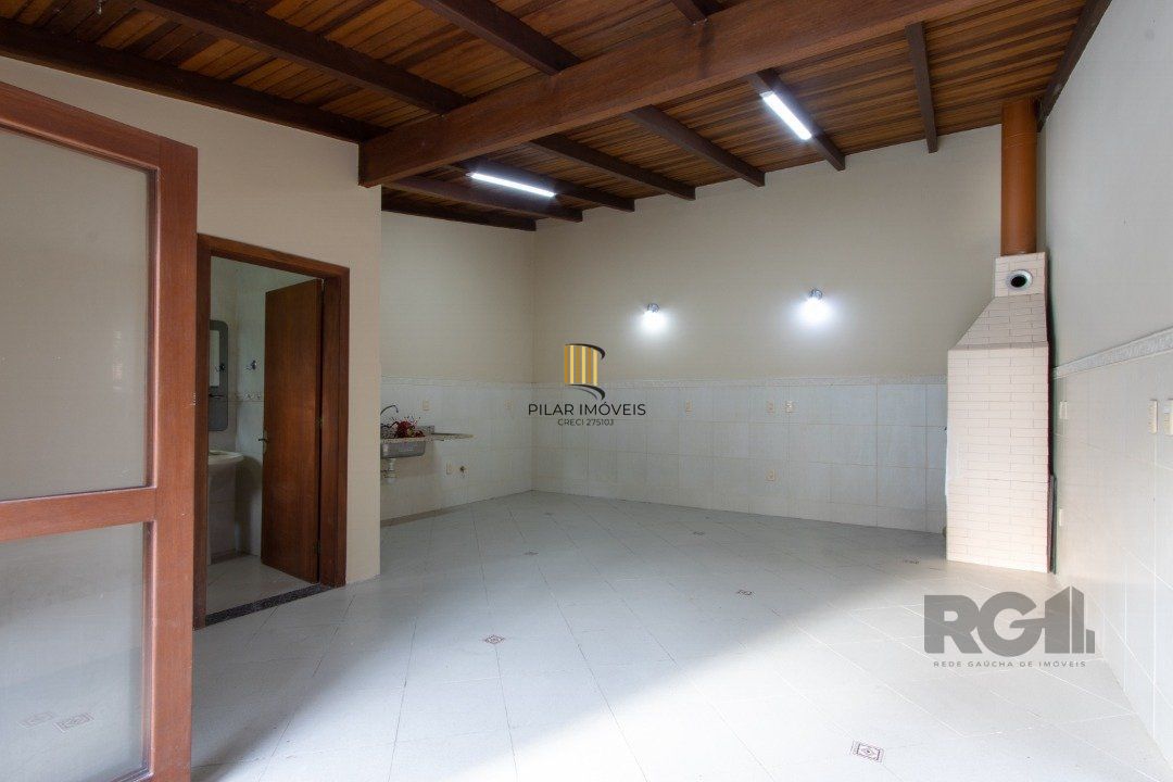 Casa 4 dormitórios no bairro Ipanema