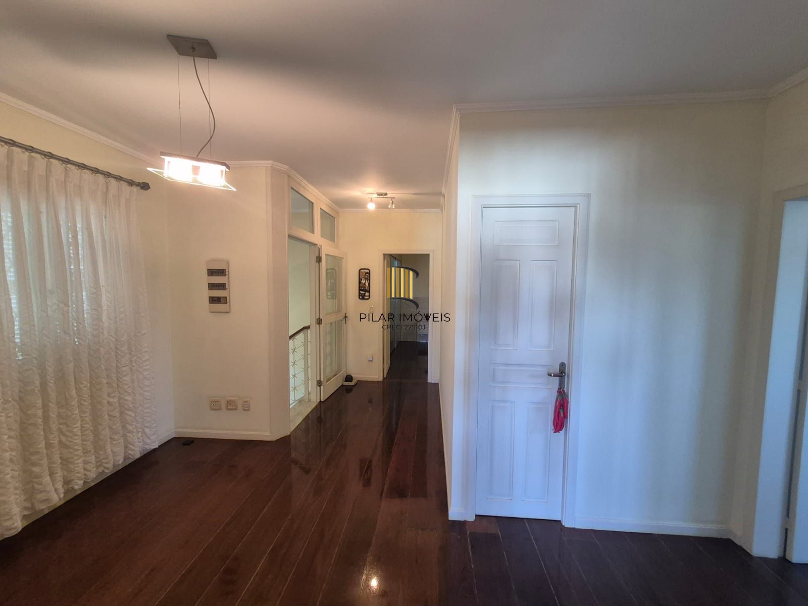 Casa 4 Dormitórios 1 suite 3 banheiros piscina e churasqueira