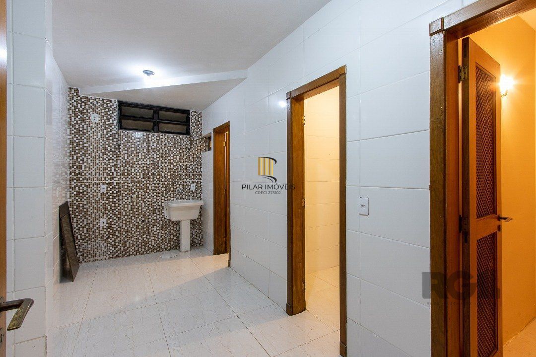 Excelente casa de 3 andares em condomínio fechado