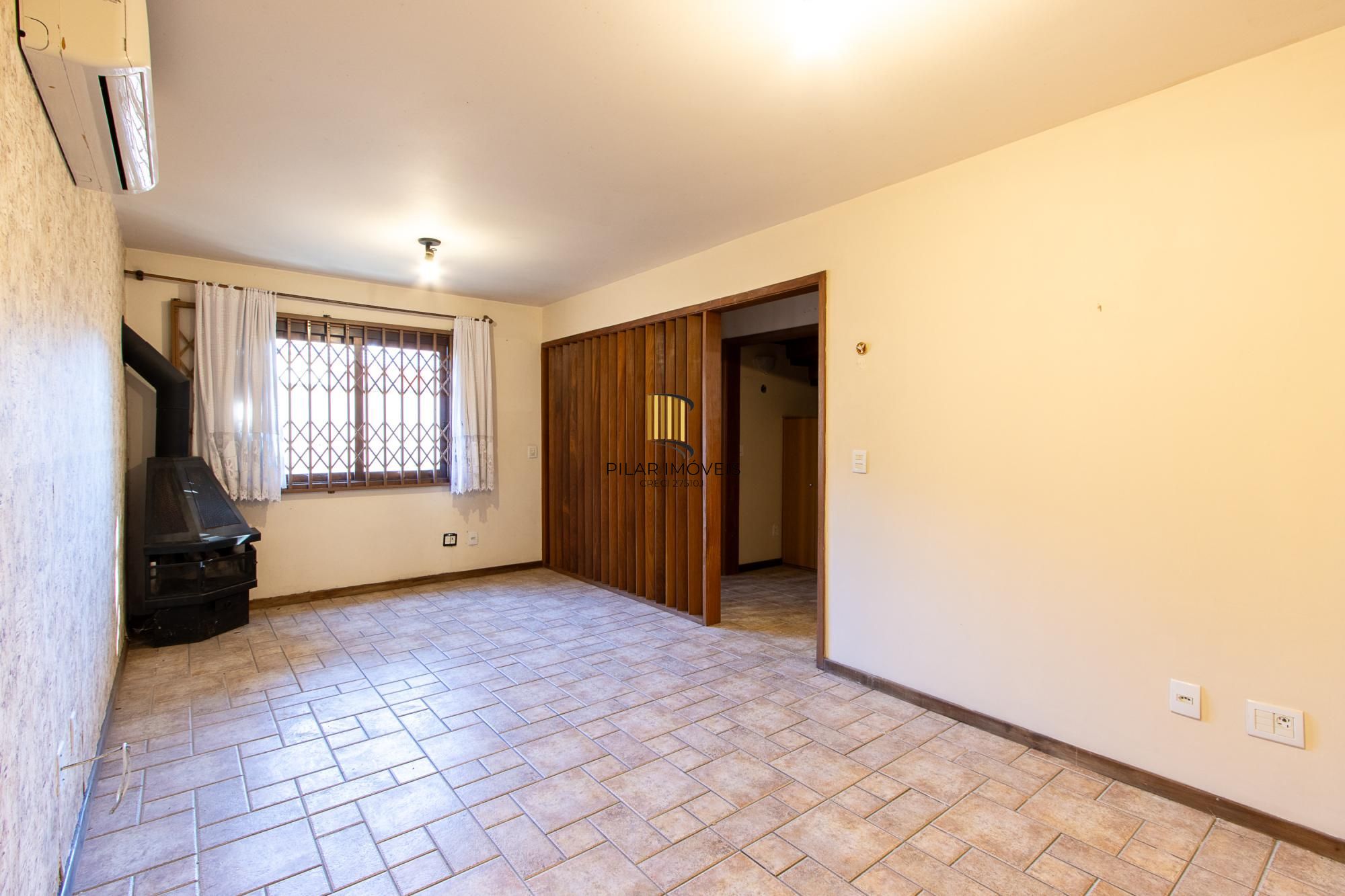 Casa 3 dormitórios, 1 suíte, 2 vagas - Bairro Camaquã