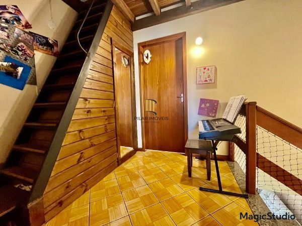A casa possui 78m² de área construída, com um adicional de 20m²