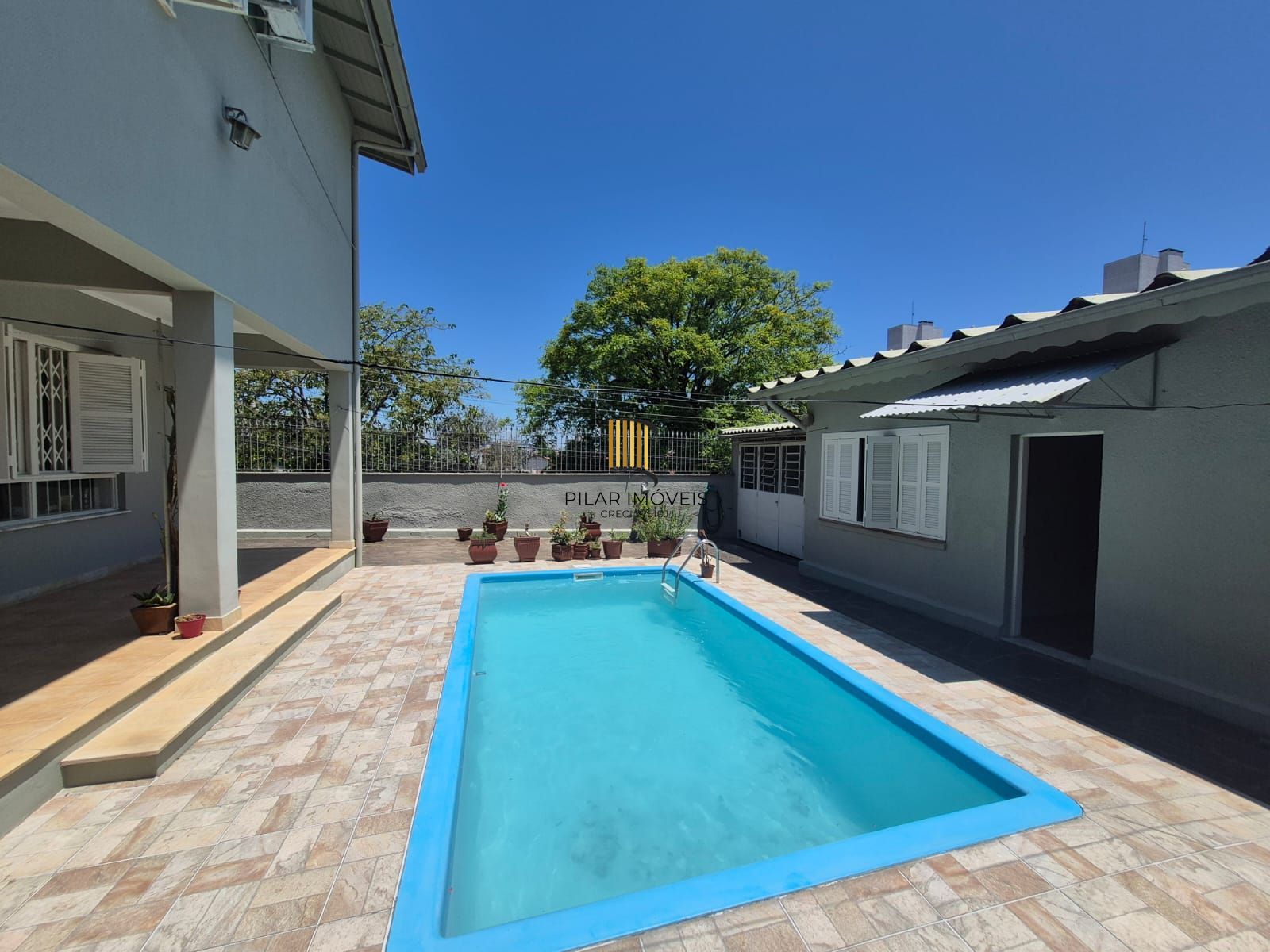 Casa 4 Dormitórios 1 suite 3 banheiros piscina e churasqueira