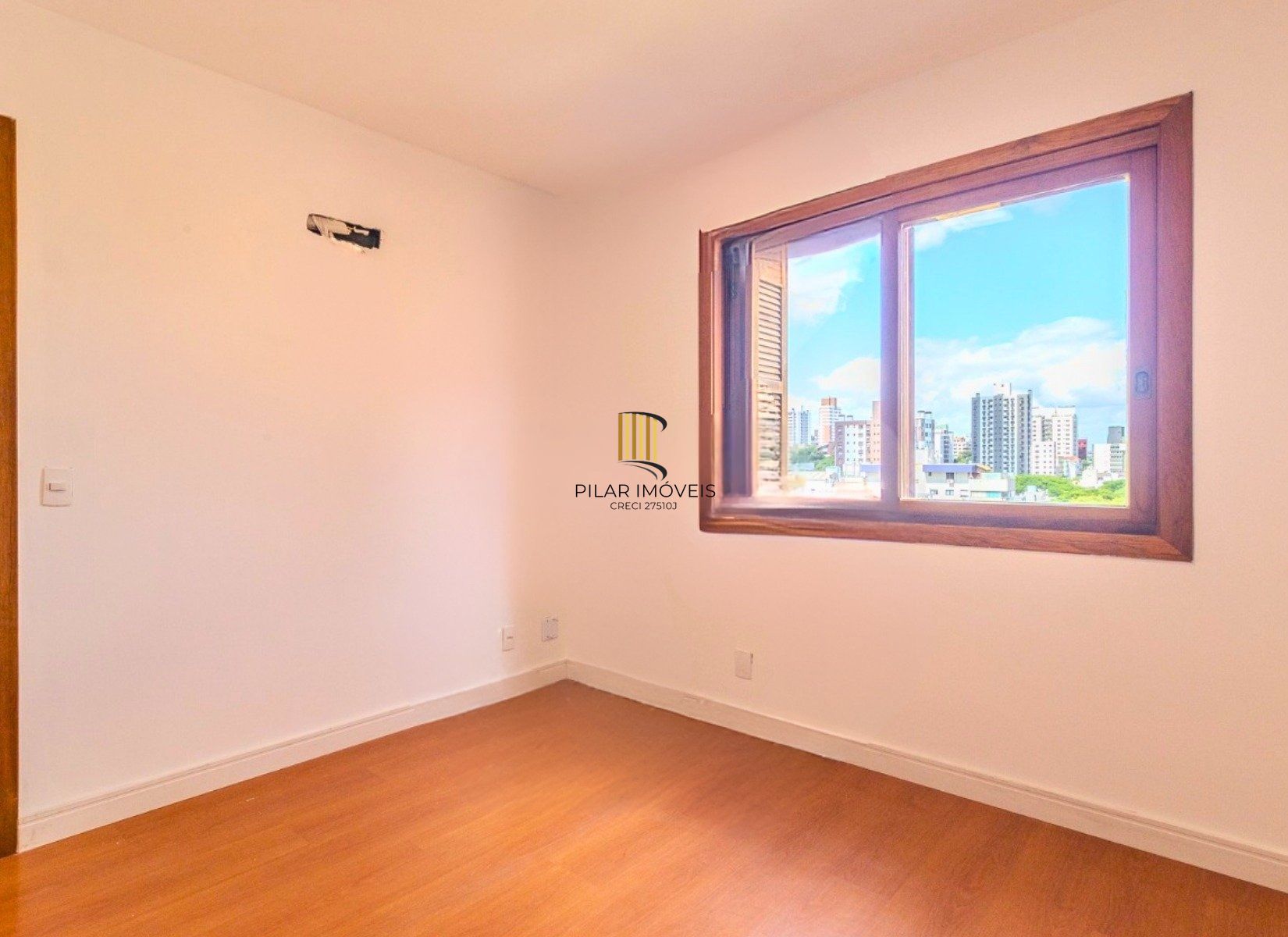 Apartamento com 114.02m², 3 dorm, Petrópolis com lareira e churrasqueira