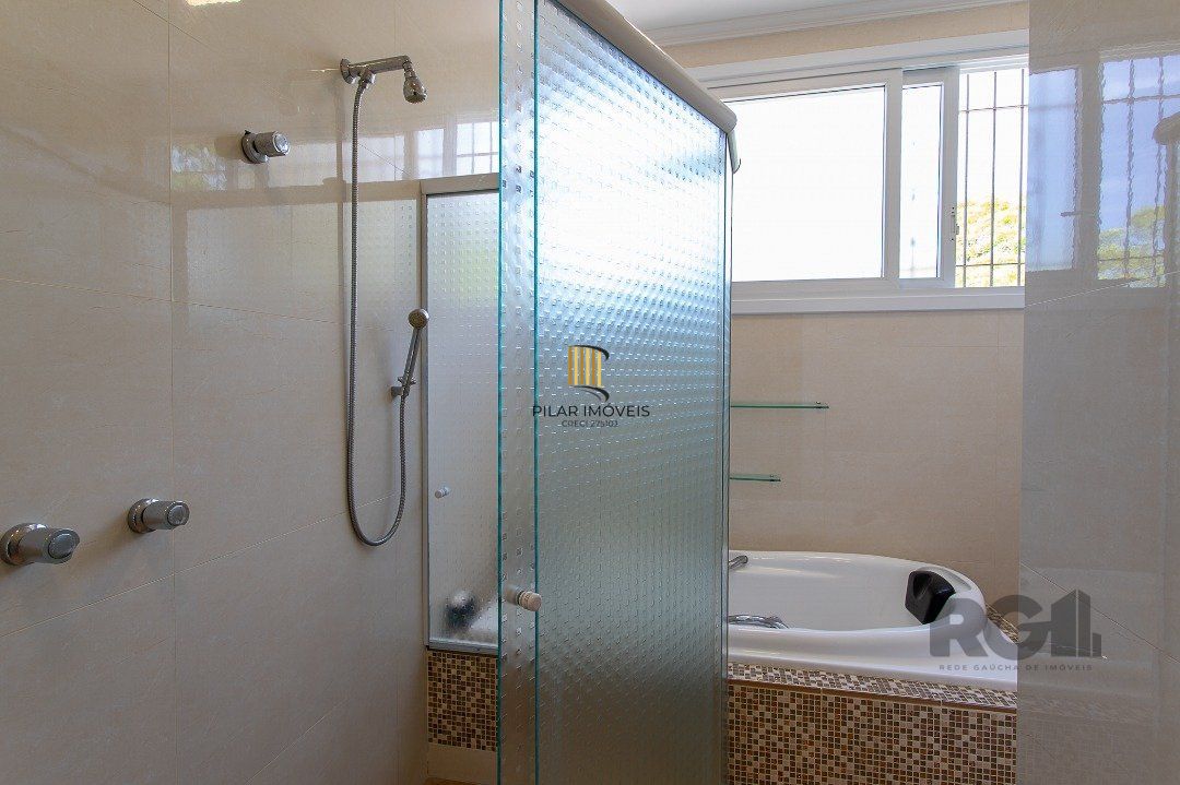 Apartamento com uma cobertura horizontal com 329,10 m² privativos com suíte