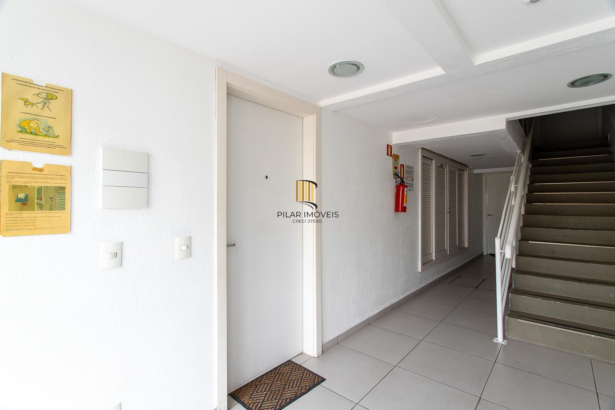 Apartamento térreo desocupado com  2 dormitórios I bairro Hipica