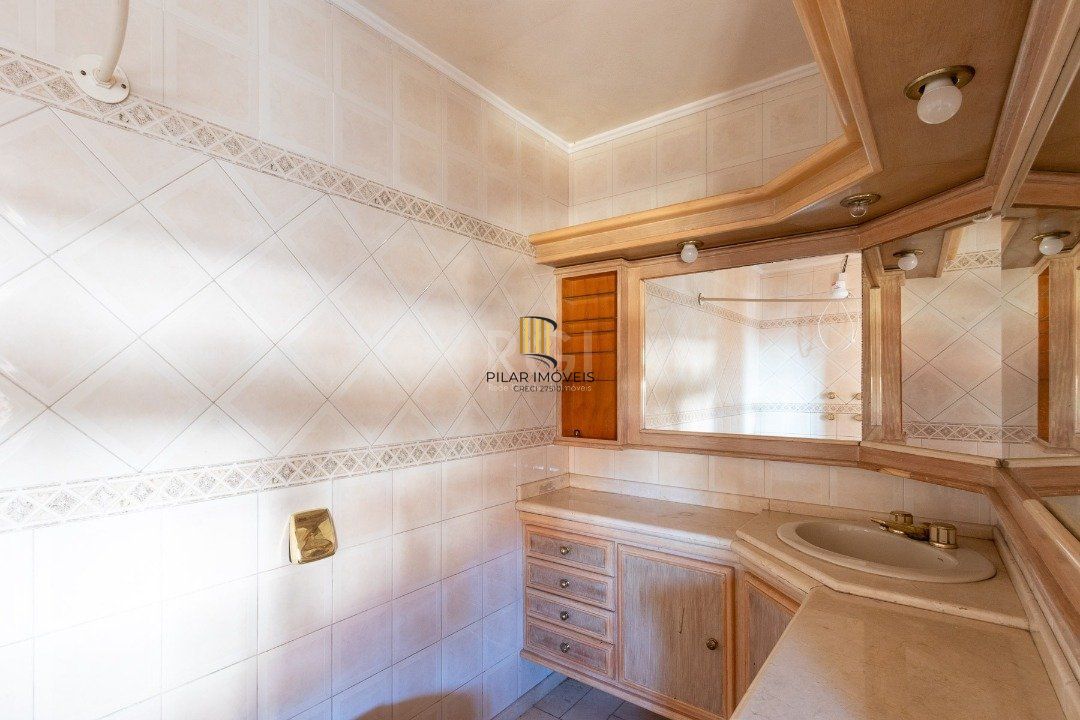 Casa para Venda - 280m², 3 dormitórios, sendo 1 suites, 2 vagas - Espirito Santo