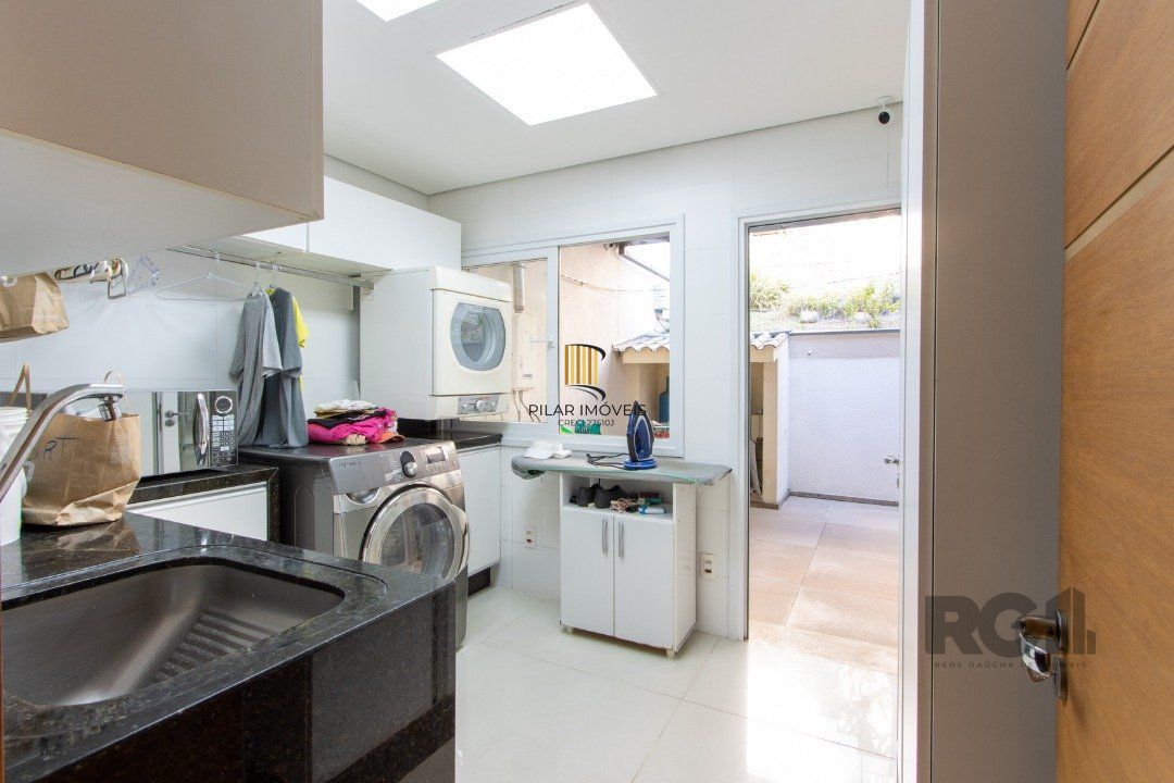 Casa com 5 suites com area privativa 714,00
