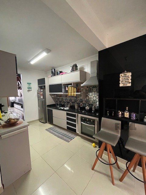 Casa 2 dormitórios no bairro Guarujá